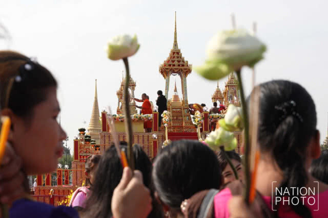 ปชช.สักการะพระบรมสารีริกธาตุและพระพุทธรูปสำคัญจาก13 ประเทศ เพื่อความเป็นสิริมงคล