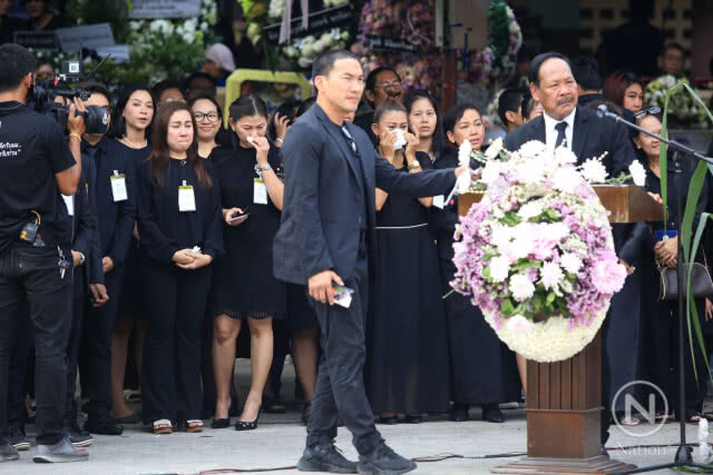 (ภาพชุด) คนบันเทิงพร้อมใจ ส่ง "พ่อดม ชวนชื่น" สู่สวรรค์