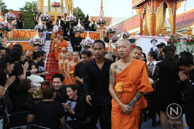 (ภาพชุด) คนบันเทิงพร้อมใจ ส่ง "พ่อดม ชวนชื่น" สู่สวรรค์