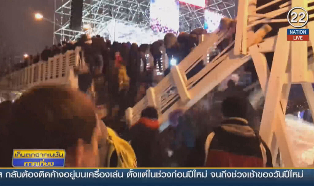 (คลิปข่าว) สะพานไม้ถล่ม ขณะฉลองปีใหม่ที่รัสเซีย (คลิปข่าว) สะพานไม้ถล่ม ขณะฉลองปีใหม่ที่รัสเซีย