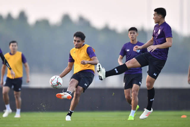 ช้างศึก ลงฝึกซ้อม ก่อนพบกับ โอมาน ในเกมกระชับมิตร