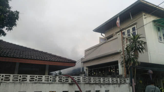 สลด!! ไฟไหม้บ้านย่านสุขุมวิท ย่างสด 1 ศพ