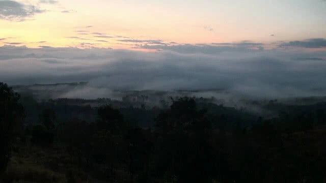 พะเยา คึกคัก!! นักท่องเที่ยวแห่ชมพระอาทิตย์-ทะเลหมอก 360 องศา ที่ม่อนแสนสุข