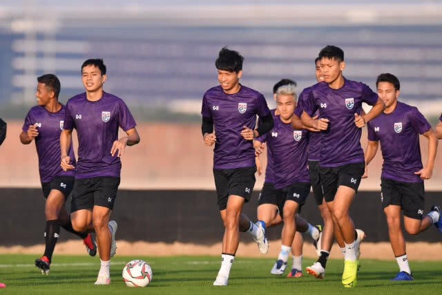 ช้างศึก ลงฝึกซ้อม ก่อนพบกับ โอมาน ในเกมกระชับมิตร