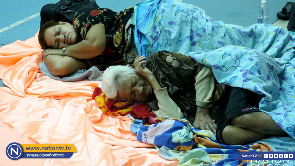 ชาวบ้านแหลมตะลุมพุกย้ายเรือ หนีพายุปาบึก ชาวบ้านแหลมตะลุมพุกย้ายเรือ หนีพายุปาบึก