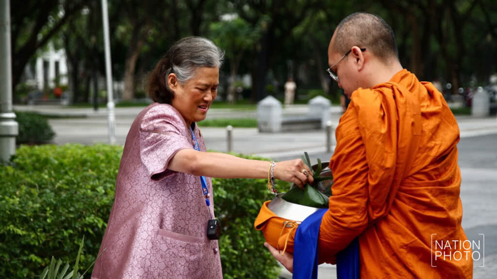 สมเด็จพระเทพฯ ทรงบาตรวันคล้ายวันสถาปนา คณะอักษรศาสตร์ จุฬาลงกรณ์มหาวิทยาลัย สมเด็จพระเทพฯ ทรงบาตรวันคล้ายวันสถาปนา คณะอักษรศาสตร์ จุฬาลงกรณ์มหาวิทยาลัย