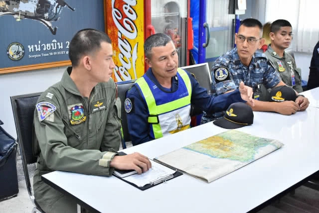 ทอ.มาแล้ว!!! ทหารอากาศเข้าพื้นที่เสี่ยงภัยเตรียมดูแลประชาชน