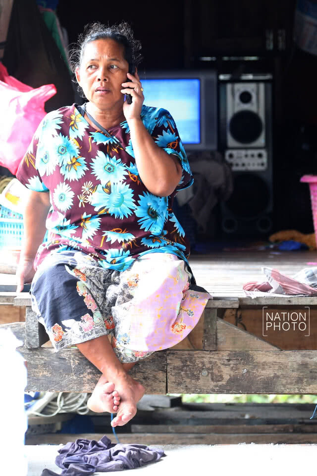 ชาวบ้านแหลมตะลุมพุกย้ายเรือ หนีพายุปาบึก
