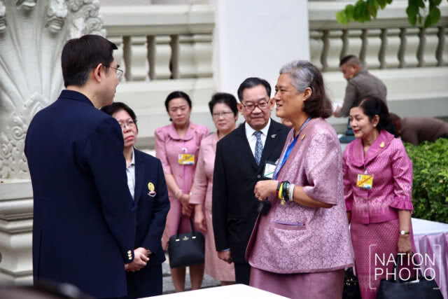 สมเด็จพระเทพฯ ทรงบาตรวันคล้ายวันสถาปนา คณะอักษรศาสตร์ จุฬาลงกรณ์มหาวิทยาลัย