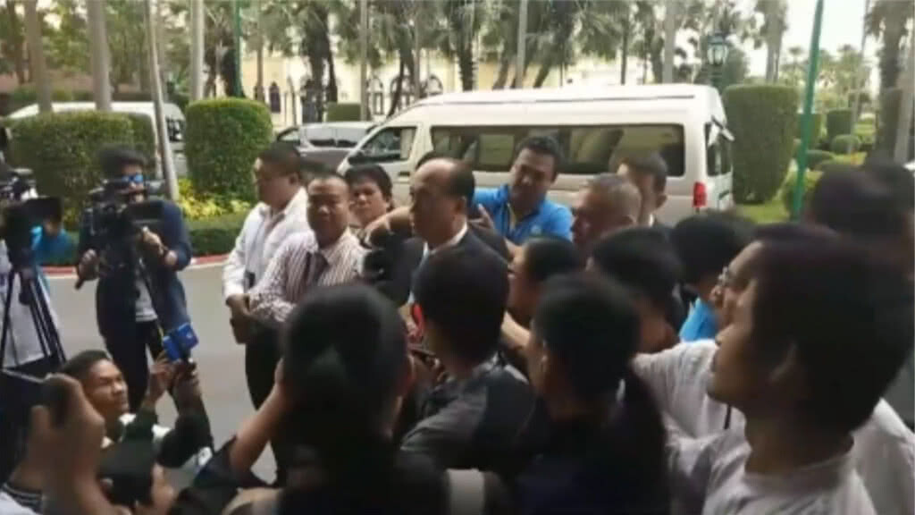 (คลิปข่าว) "อนุพงษ์" มั่นใจเตรียมการรับมือ "ปาบึก" (คลิปข่าว) "อนุพงษ์" มั่นใจเตรียมการรับมือ "ปาบึก"