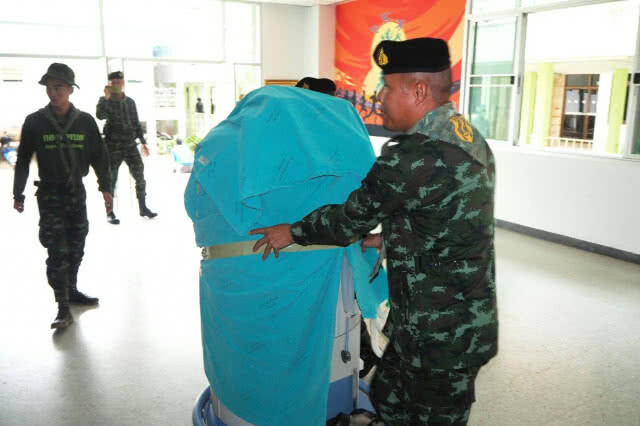 จัดกำลังพล ตั้งโรงพยาบาลสนาม "บางสะพาน" พร้อมรับมือผู้ประสบภัย