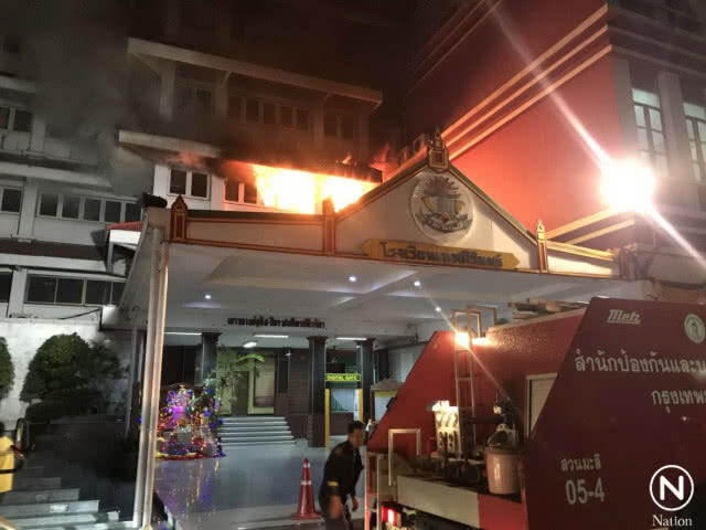 ไฟไหม้ห้องเรียนโรงเรียนเทพศิรินทร์หวิดวอด เจ้าหน้าที่ฯดับได้ทัน