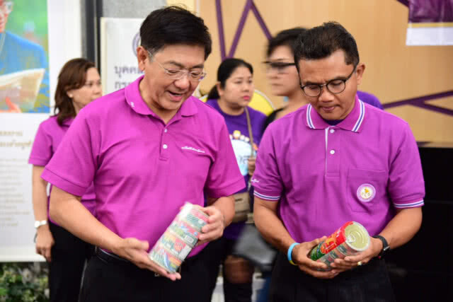 ผู้ว่าการ PEA นำทีมจัดถุงยังชีพ ช่วยเหลือประชาชนผู้ประสบภัยพายุ "ปาบึก"