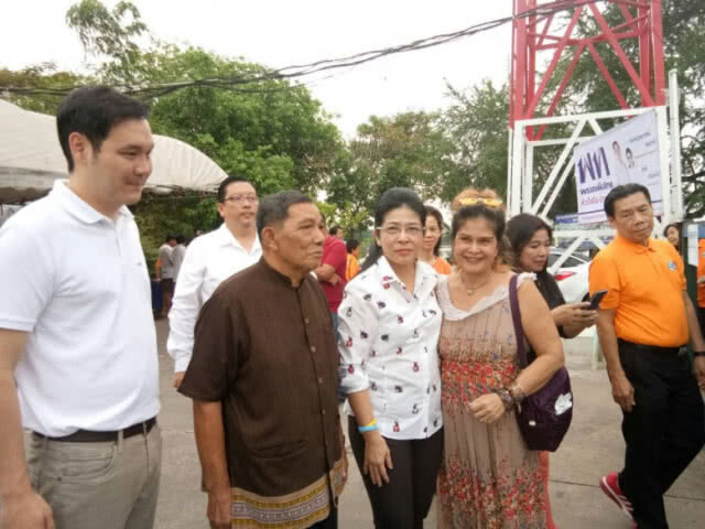 "สุดารัตน์" บุก กทม. ตะวันออก ลั่น! "ออกไปเลือกตั้งน้อย ลุงตู่ อยู่ต่อแน่"
