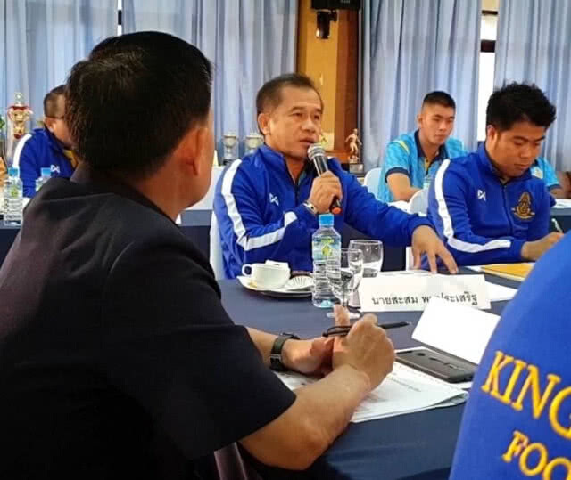 ภ.ป.ร.ราชวิทยาลัย เปิดตัวทีมฟุตบอล ตั้ง "โค้ชเตี้ย" นั่งที่ปรึกษา