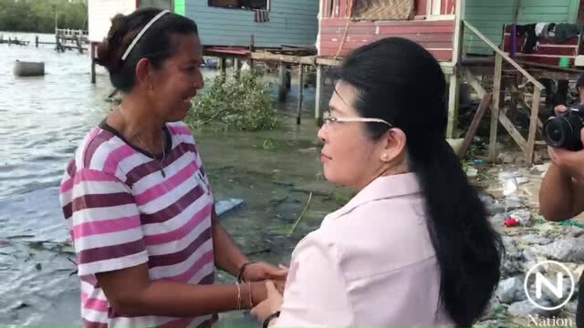 "สุดารัตน์" ลงนครศรีฯ เยียวยาเหยื่อ "พายุปาบึก"