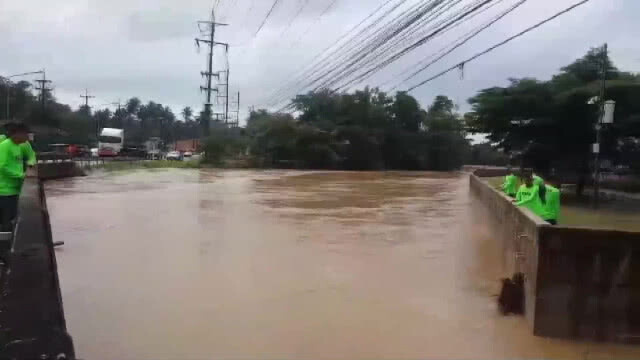 "บางสะพาน" สถานการณ์ดีขึ้นหลังชาวบ้านผวาระวังน้ำทั้งคืน