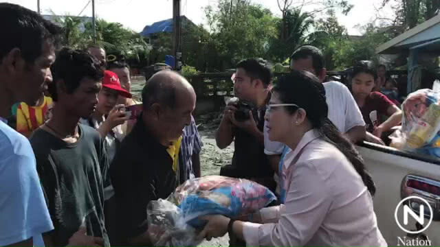 "สุดารัตน์" ลงนครศรีฯ เยียวยาเหยื่อ "พายุปาบึก"