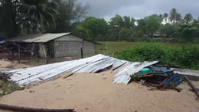 "บางสะพาน" สถานการณ์ดีขึ้นหลังชาวบ้านผวาระวังน้ำทั้งคืน