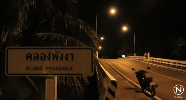 ช่วยหมาลอยน้ำในคลองพังงา ช่วงพายุพัดผ่าน ชาวบ้านตั้งชื่อ "ปาบึก"