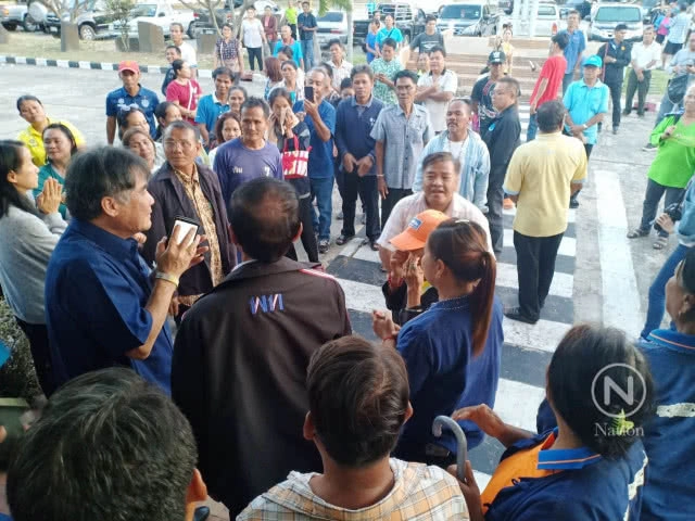 ตร.บุกจับ "พรชัย" ว่าที่ผู้สมัคร ส.ส.บุรีรัมย์ กลางวง "หญิงหน่อย" หาเสียง