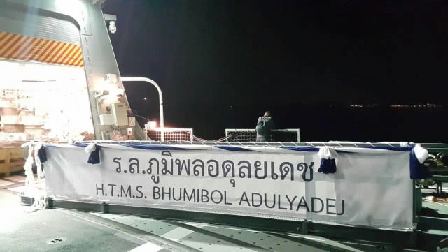 ติดตั้งป้ายชื่อเรือหลวงภูมิพลอดุลยเดช กลางทะเลอ่าวไทย