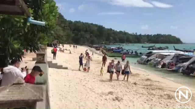 ฟ้าหลังฝน..นักท่องเที่ยวแน่น "เกาะพีพี" หลังพายุ "ปาบึก" สงบ