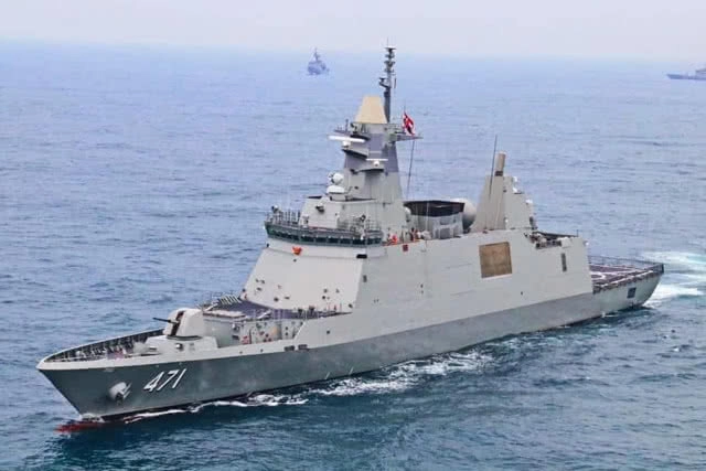 ติดตั้งป้ายชื่อเรือหลวงภูมิพลอดุลยเดช กลางทะเลอ่าวไทย