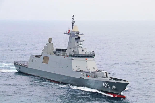 ติดตั้งป้ายชื่อเรือหลวงภูมิพลอดุลยเดช กลางทะเลอ่าวไทย