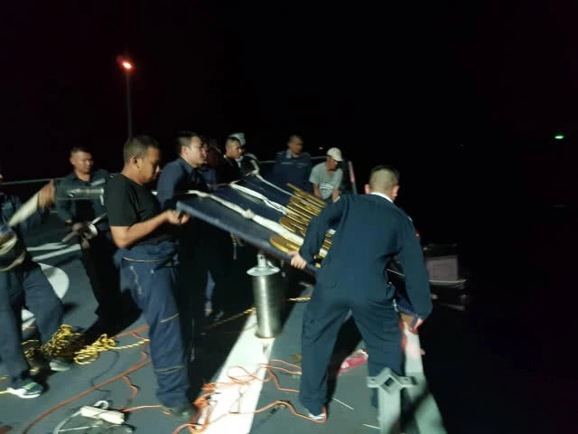 ติดตั้งป้ายชื่อเรือหลวงภูมิพลอดุลยเดช กลางทะเลอ่าวไทย