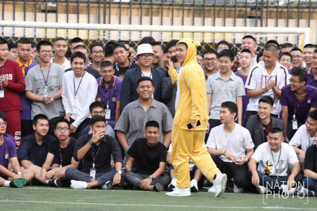จัดเต็ม! กรุงเทพคริสเตียนใส่ชุดไปรเวทวันแรก