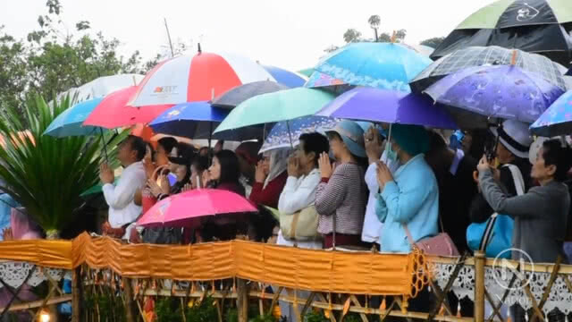 ลูกศิษย์นับหมื่นแห่ร่วมทำบุญ "ครูบาบุญชุ่ม" 55 ปี