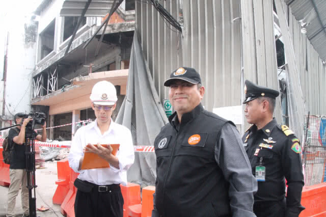 ทีมวิศวกรลงพื้นที่ตรวจสอบอาคารถล่มรามคำแหง51