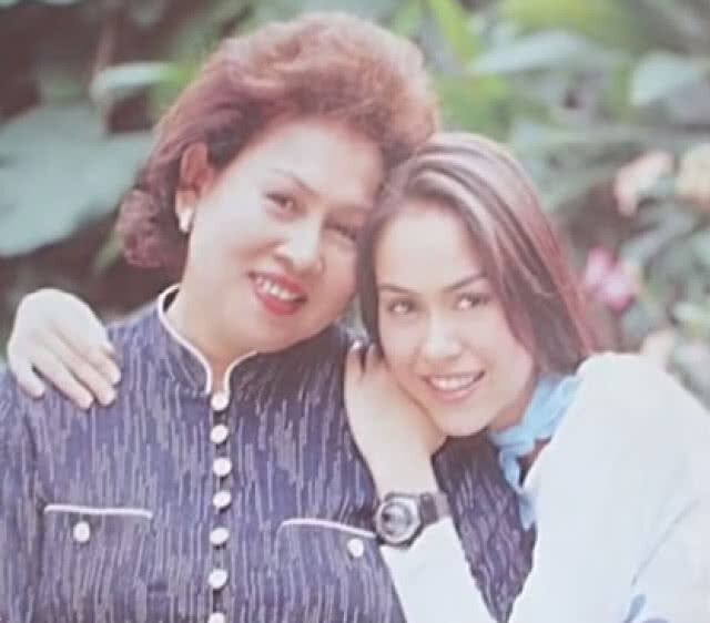 โซเชียลร่วมอาลัย!!! "นัท มีเรีย" สูญเสียคุณแม่อย่างไม่มีวันกลับ