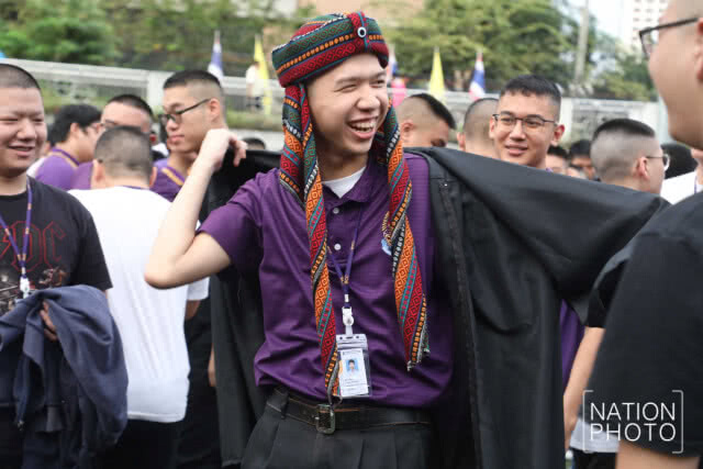 จัดเต็ม! กรุงเทพคริสเตียนใส่ชุดไปรเวทวันแรก