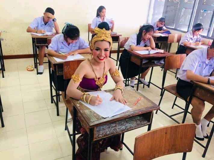 ไปรเวทชิดซ้าย นักเรียน จ.บุรีรัมย์ จัดเต็มใส่ชุดไทยเข้าสอบ