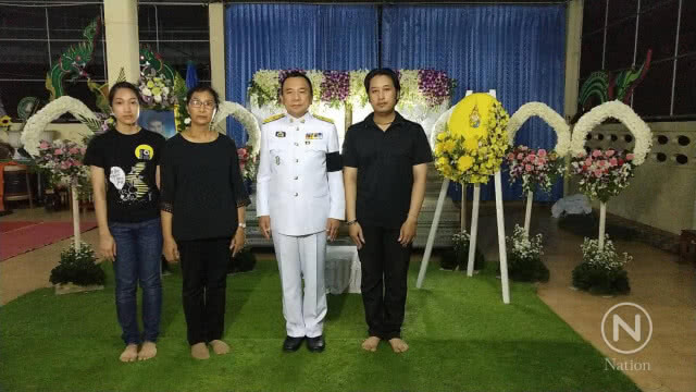 เชิญพวงมาลาหลวงวางหน้าหีบศพ นายอมตะ สโมทานทวี