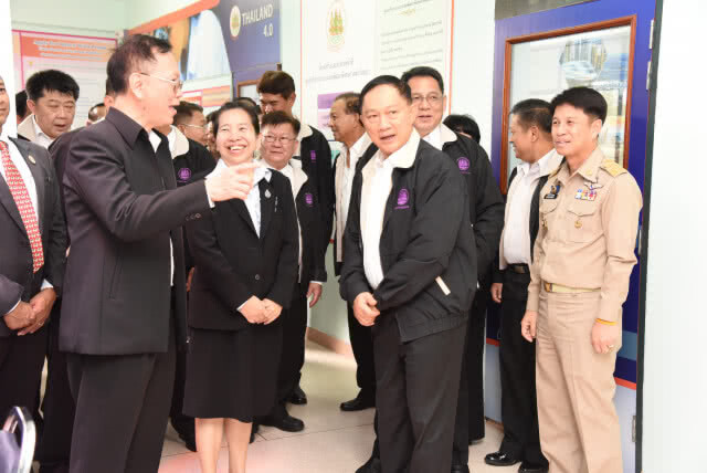 "บิ๊กอู๋"บุกชลบุรี ติดตามศูนย์บริหารแรงงานอีอีซี ก่อนเปิดบริการ 17 มกราคมนี้