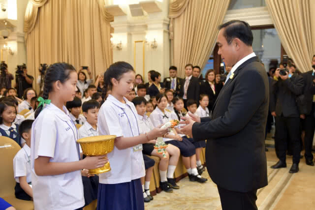 "นายกฯ" ให้โอวาทเยาวชน ยึดมั่น "ประชาธิปไตย"