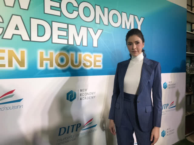 "ศรีริต้า" แฮปปี้! ควง "กรณ์" เที่ยวปีใหม่ในสวิส