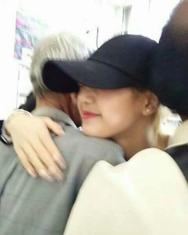 เรื่องราวดีดีของสาว "ลิซ่า" นั่งรถทัวร์กลับบุรีรัมย์