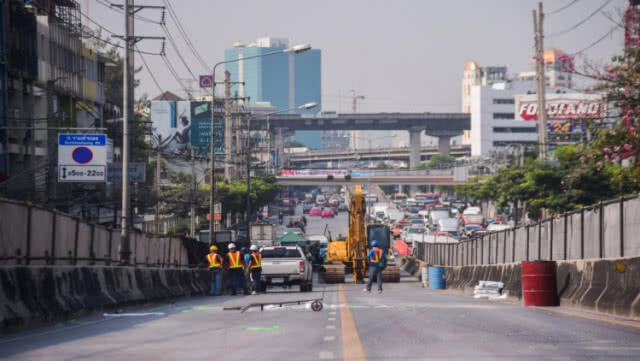 แจ้งปิดเบี่ยงจราจรบนถนนจตุรทิศ(ง) สร้างรถไฟฟ้าสีส้ม