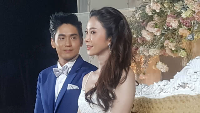 ชื่นมื่น! "ยุ้ย-ธัญญ์"ควงคู่เข้าประตูวิวาห์แบบอบอุ่น