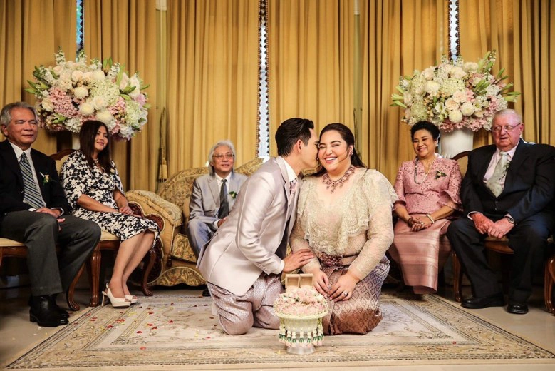 "บิ๊ํก-ศรุต" ควง "อุ้ม" แฟนสาวนอกวงการ เข้าประตูวิวาห์