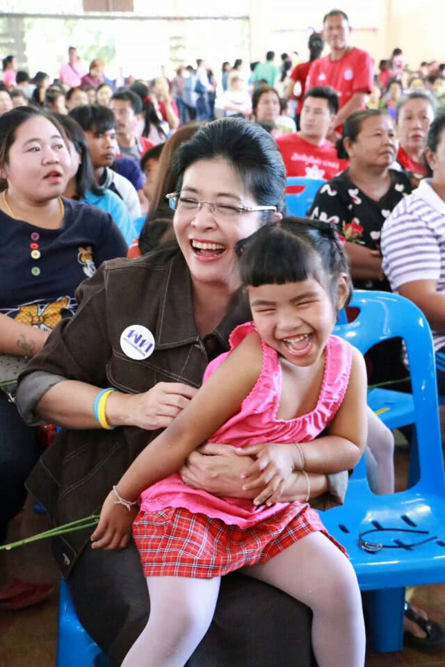 เจ้าของร้านอาหารอุบลฯ ชื่นชมคุณหญิงสุดารัตน์ อยากให้เป็นนายกฯในดวงใจ