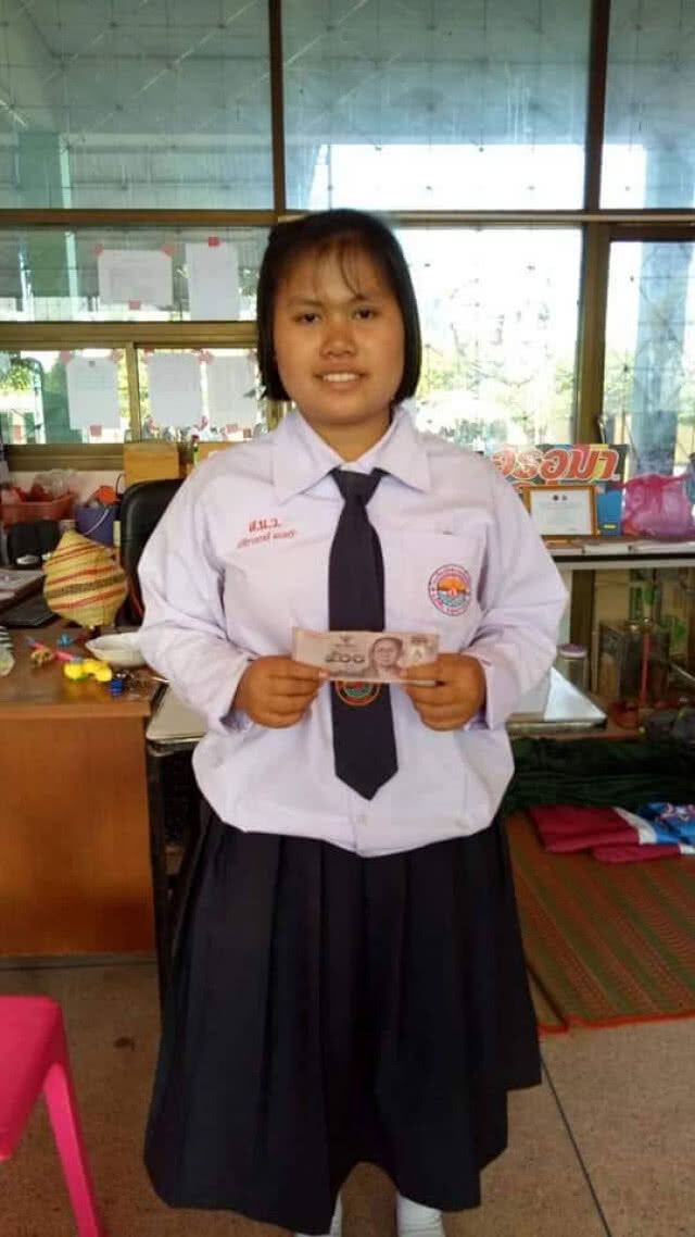 ฝัน! อยากเป็นครูสอนภาษาขอทุนการศึกษา เป็นของขวัญวันเด็ก