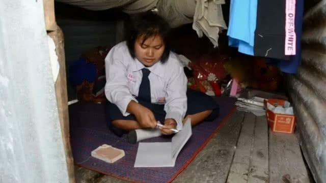 ฝัน! อยากเป็นครูสอนภาษาขอทุนการศึกษา เป็นของขวัญวันเด็ก