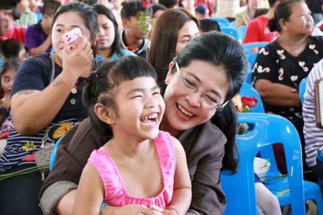 เจ้าของร้านอาหารอุบลฯ ชื่นชมคุณหญิงสุดารัตน์ อยากให้เป็นนายกฯในดวงใจ