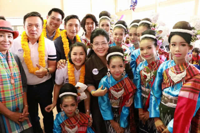 เจ้าของร้านอาหารอุบลฯ ชื่นชมคุณหญิงสุดารัตน์ อยากให้เป็นนายกฯในดวงใจ