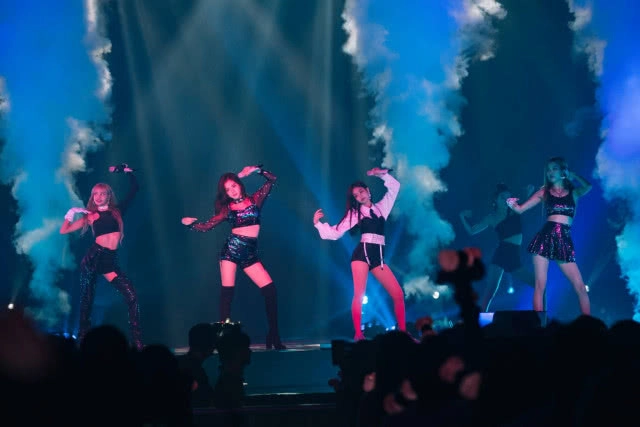รวมเหล่าดารา "ชาวบลิ้งค์" ในคอนเสิร์ต "BLACKPINK"
